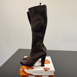 Donald J. Pliner Made in Spain Stretch Suede Chocolate Heeled Boots 8.5